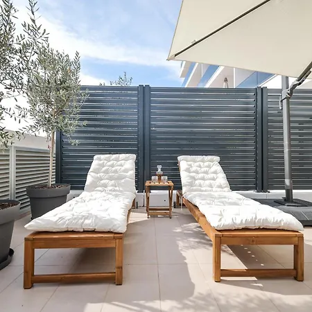 Brand New Close To Beach!+free Parking شقة