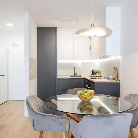 Apartman Brand New Close To Beach!+free Parking Zára