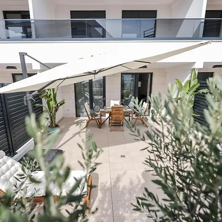 Brand New Close To Beach!+free Parking شقة