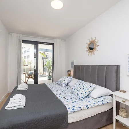 Brand New Close To Beach!+free Parking شقة