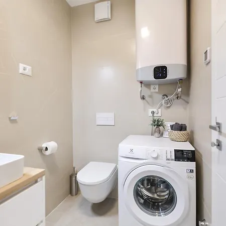 Apartman Brand New Close To Beach!+free Parking