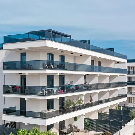 Apartman Brand New Close To Beach!+free Parking *